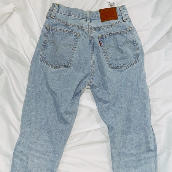 Levi’s 501 Big E Jeans High-Waisted Cropped Light Wash - Picture 2 of 5